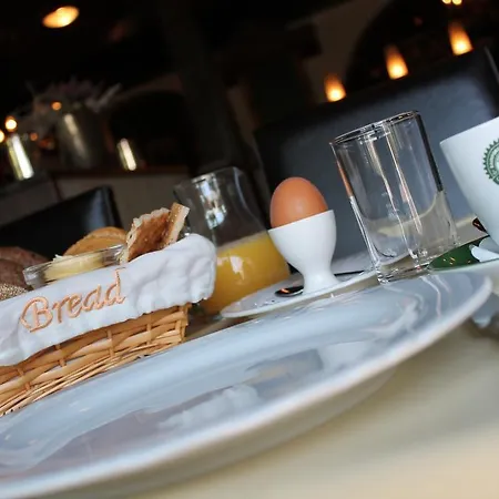 Hotel Hof Van 3*